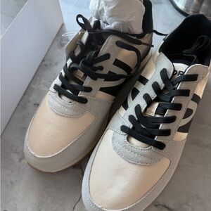 Tretorn Black and Cream Athletic Shoes with Textured Upper and Contrasting Laces